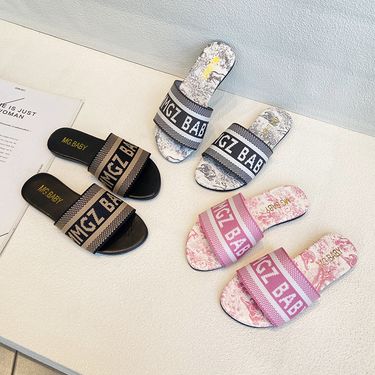 2024 Summer New Korean Children's Flat Bottom Letter Cool for Little Girls Soft Sole Outwear Fashion Casual Slippers_voghion.com