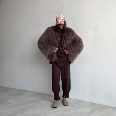 Round-Neck Faux Fur Coat For Women, Plush Winter Jacket With Thickened Lambswool-Like Texture, Elegant Outerwear In Dark Brown/White/Pink/Navy"_voghion.com
