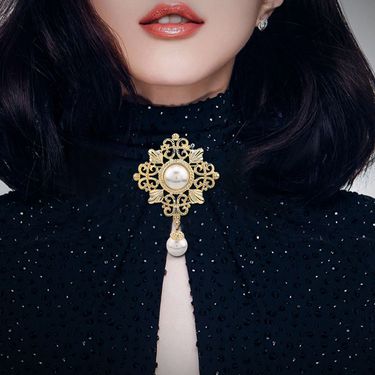 Korean fashion creative pearl pendant foreign trade brooch retro corsage women's pin accessories_voghion.com