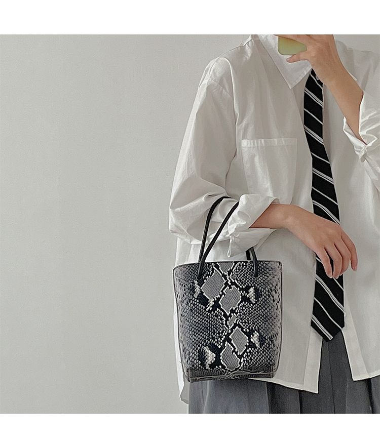 Sac à main crocodile de niche pour femmes, version coréenne, avec seau à motif portatif, à la mode, nouvelle collection 2024_voghion.com