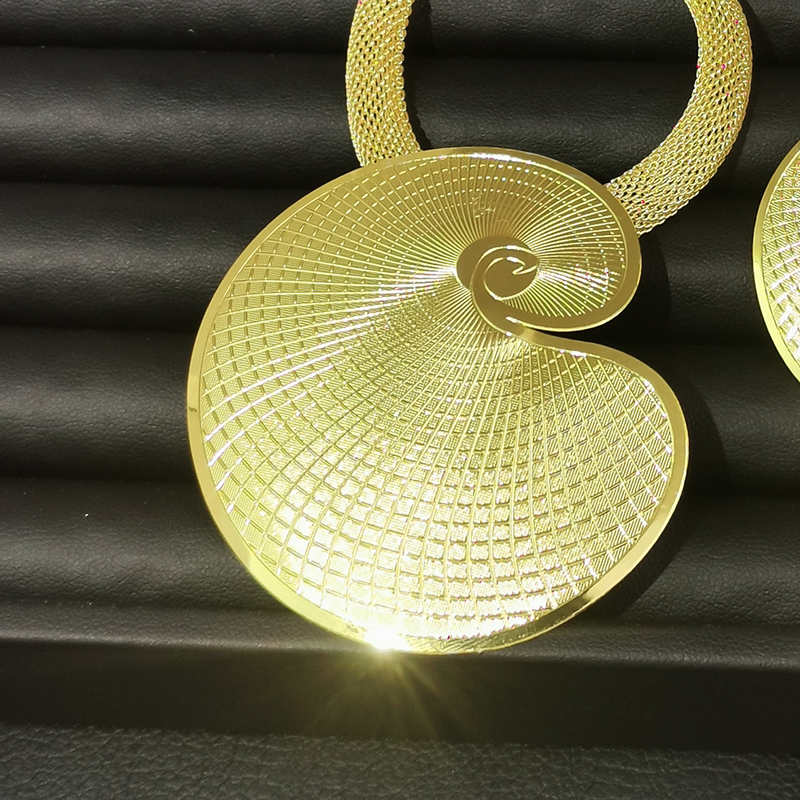 Lotto di gioielli con collana da sposa indiana placcata in oro con conchiglia di Dubai_voghion.com