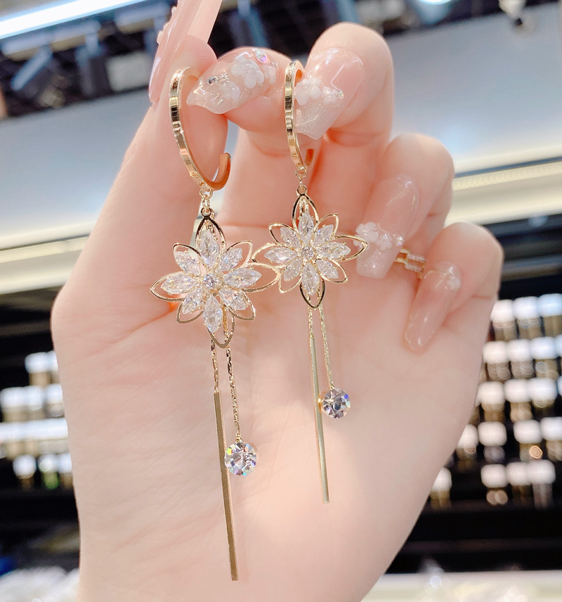 2024 Nuovi orecchini alla moda in stile coreano con zirconi e fiori, orecchini lunghi con nappe per donna con viso sottile, orecchini in argento s925 per donna_voghion.com
