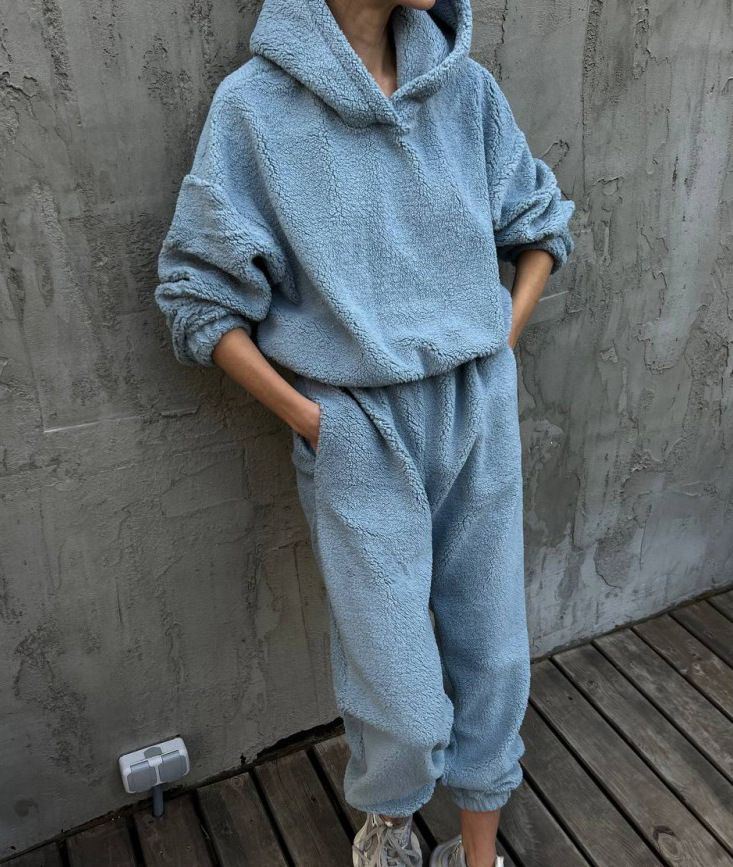 Ensemble pull et pantalon en polaire à manches longues et col rond pour femme - Tenue streetwear décontractée deux pièces (disponible en beige, bleu, noir, blanc)_voghion.com