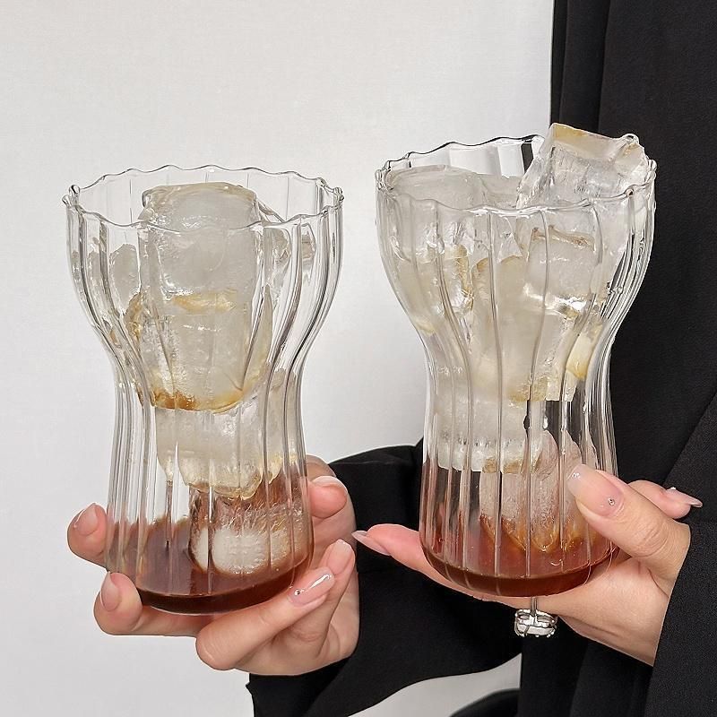 Tazza alta trasparente per infusione a freddo con nicchia per acqua in vetro a strisce verticali irregolari INS Coffee di alto valore_voghion.com