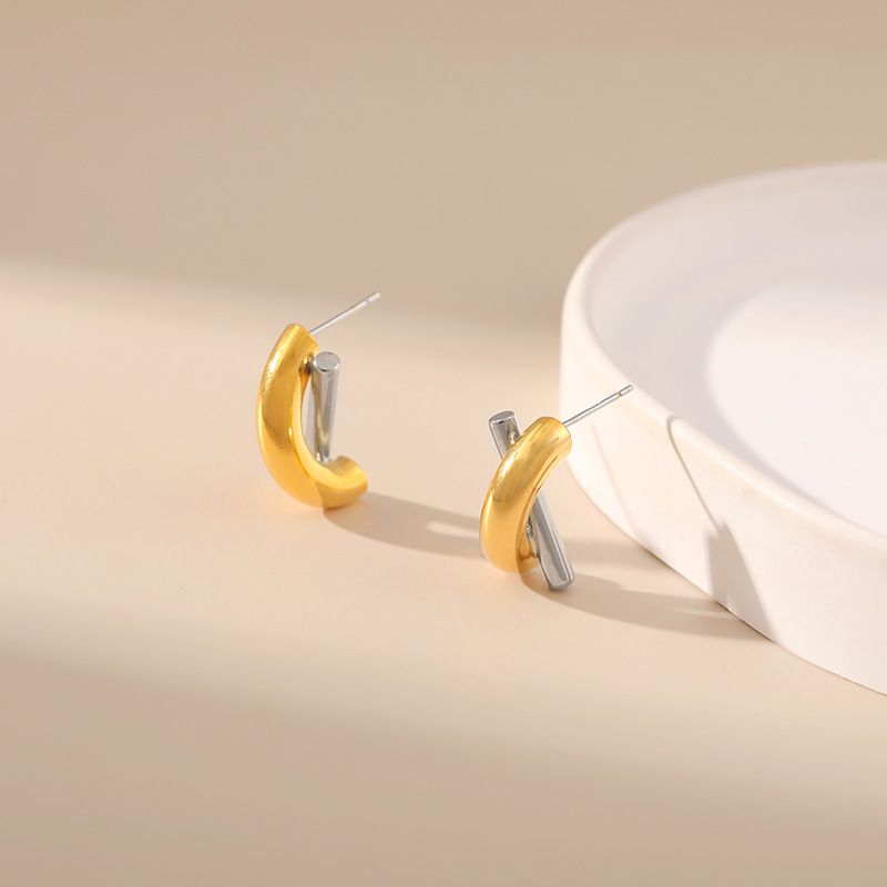 Gold and silver contrasting design personality earrings K real gold plated niche metal texture cross twist earrings_voghion.com