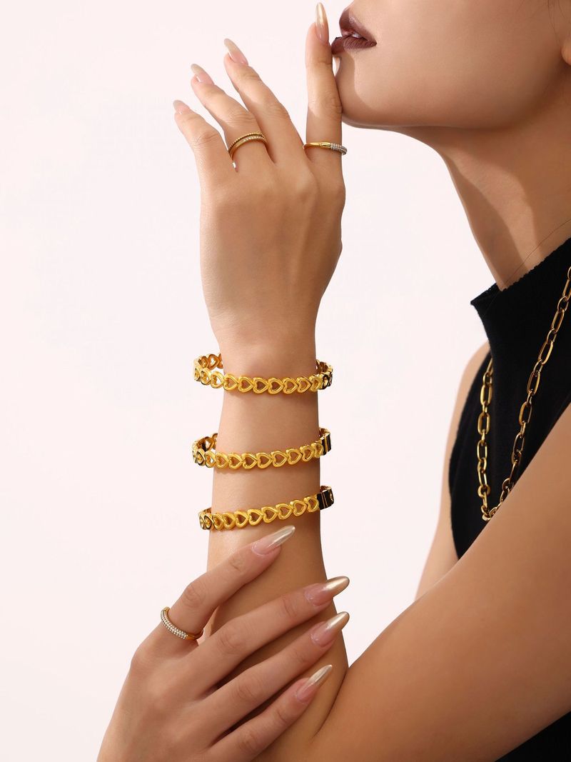 Quadratisches Armband mit hohlem Herzmuster, modisches Armband aus Titanstahl mit PVD-Beschichtung, farbecht, für Kinder_voghion.com