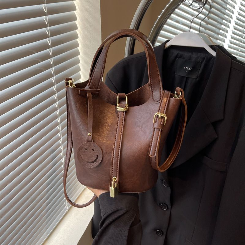 Borsa a secchiello alla moda di quest'anno per le donne, nuova borsa estiva 2025, grande capacità, borsa a tracolla versatile e alla moda._voghion.com