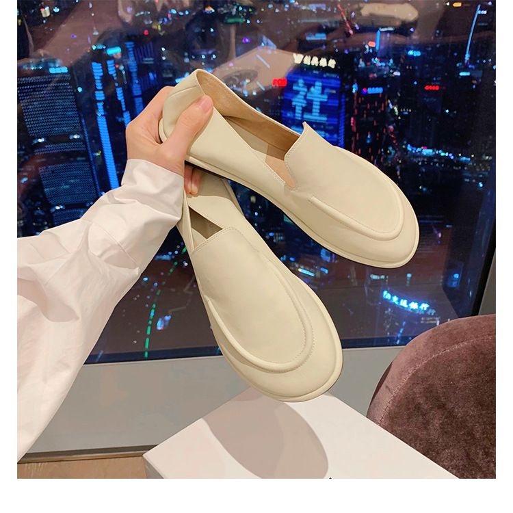 loafers. Lage hakken voor vrouwen, wolken, minimalistische ronde neus, wikkelvoeten,_voghion.com