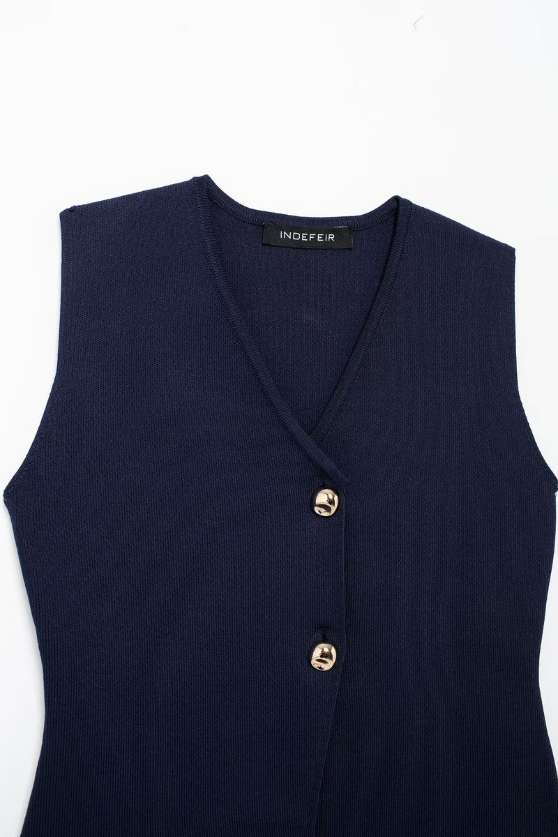 Women's 2024 Autumn/Winter New Street Fashion Gold Button Knitted Tank Top_voghion.com