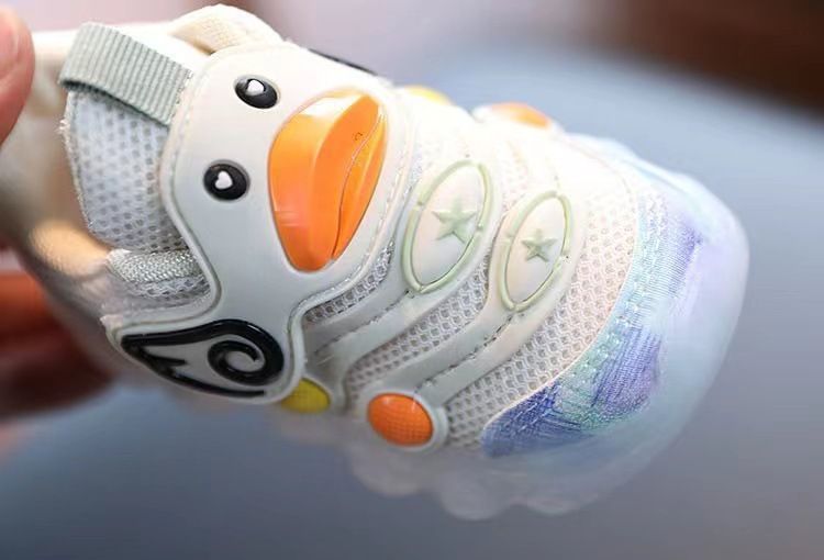 2024 herbst Neue Atmungsaktive Mesh Baby Walking für Jungen und Mädchen Led-leuchten Mode Cartoon Casual Schuhe Trend_voghion.com