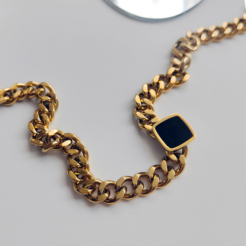Stile di design, personalità esagerata, collana spessa in acciaio al titanio, catena per clavicola quadrata nera versatile di nicchia_voghion.com
