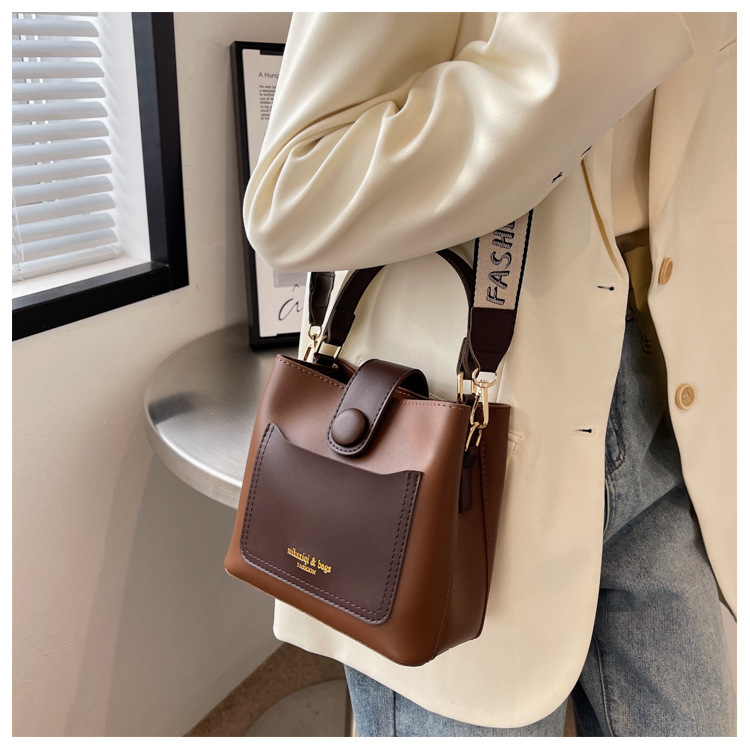 2024 neue Mode Tasche Trend In diesem Jahr Frühling Mode Handheld Eine Schulter frauen Tasche Umhängetasche Vielseitig Retro Eimer Tasche_voghion.com
