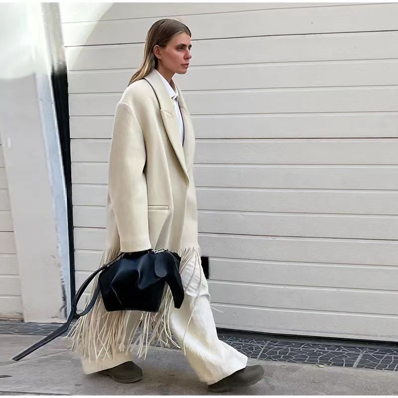 Giacca a vento da donna di media lunghezza con nappe_voghion.com