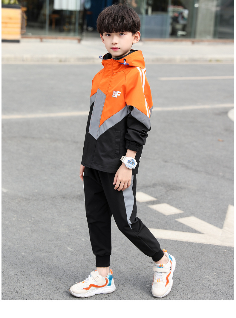 Les nouveaux vêtements pour garçons présentent un ensemble deux pièces pour jeunes garçons au printemps et à l'automne, avec un look tendance pour_voghion.com