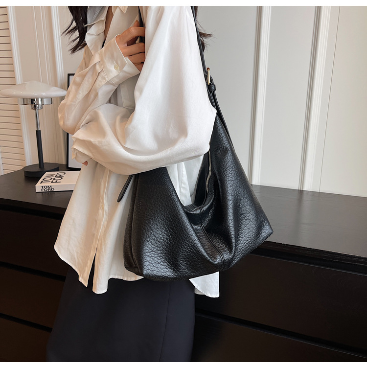 2023 neue kleine Packung Damen vielseitige Textur beliebte Unterarmtasche modische und einfache schräge Cross-Atmosphere-Handtasche_voghion.com