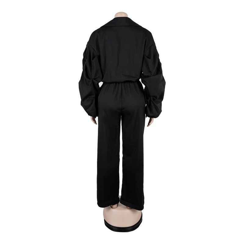Completo da donna per il pendolarismo: camicetta con ampio risvolto e pantaloni con maniche a pieghe_voghion.com