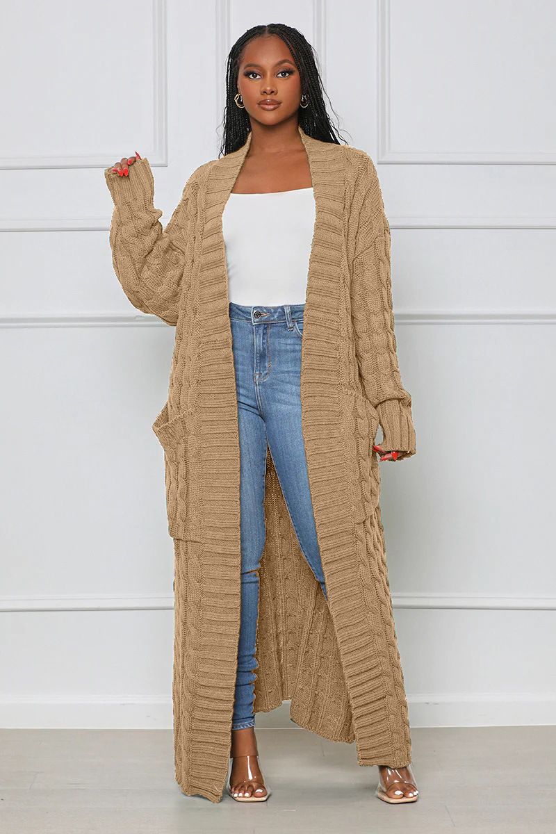 Damenbekleidung Locker gestrickte Strickjacke, gemütliche, übergroße Strickjacke mit Taschen, langer Zopfmuster-Pullovermantel, lockerer Boho-Chic, offene Vorderseite_voghion.com