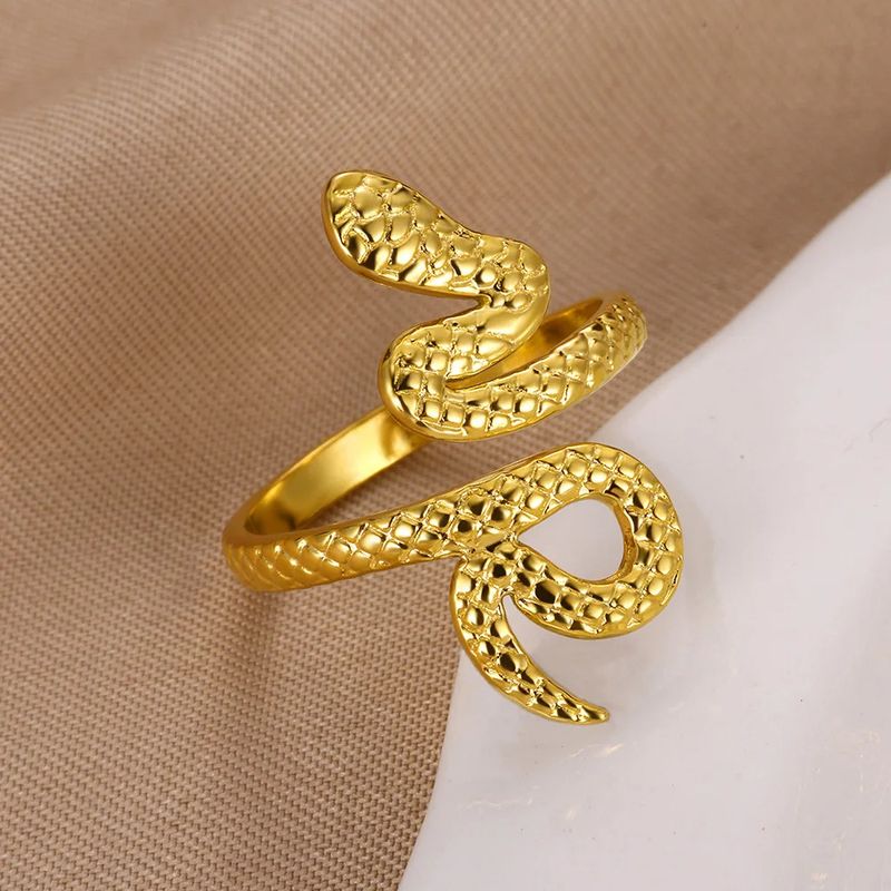Anello in acciaio al titanio retrò vintage etnico bohémien da spiaggia da donna con serpente dorato, versatile, semplice, personalità hip hop, apertura_voghion.com