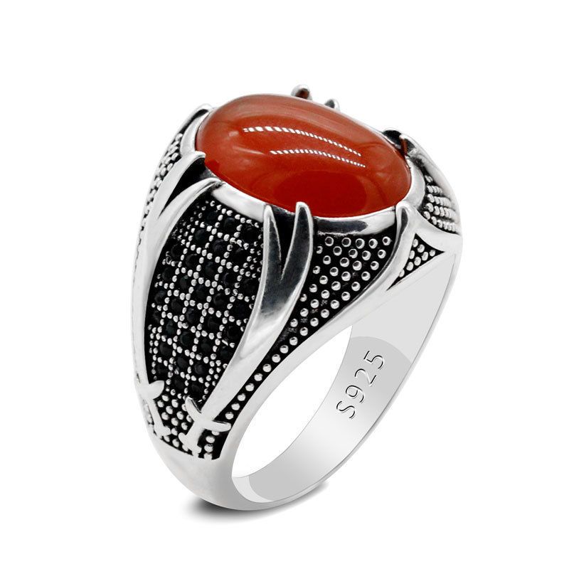 Anello ovale in argento tailandese da uomo con lama curva tempestata di diamanti neri_voghion.com