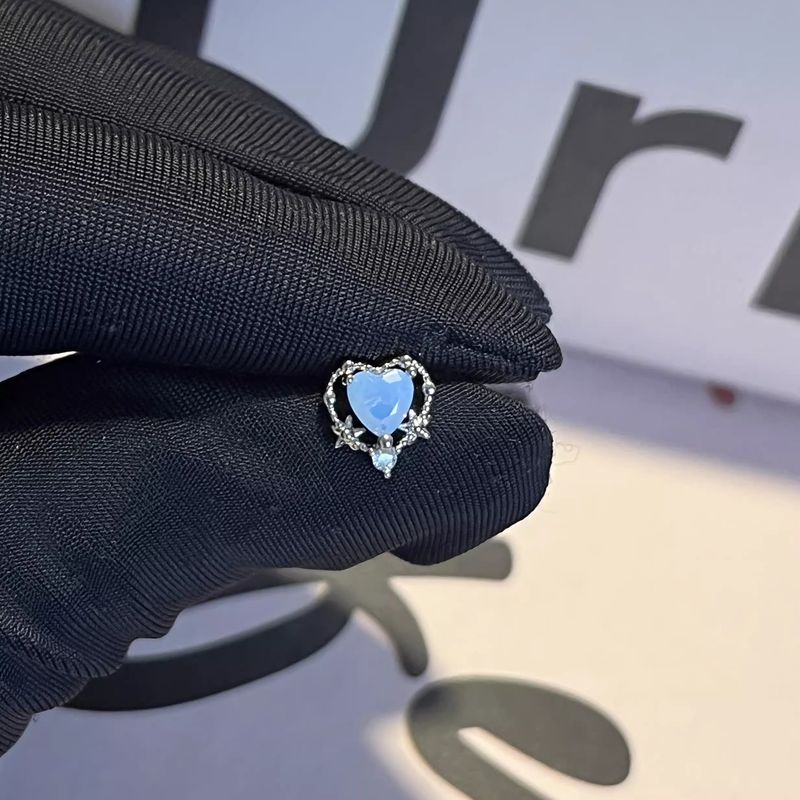 Niche Bow Titanium Steel Heart-Shaped Ear Cochlear Studs, High-End And Minimalist Pentagram Earrings, Women's Earrings_voghion.com