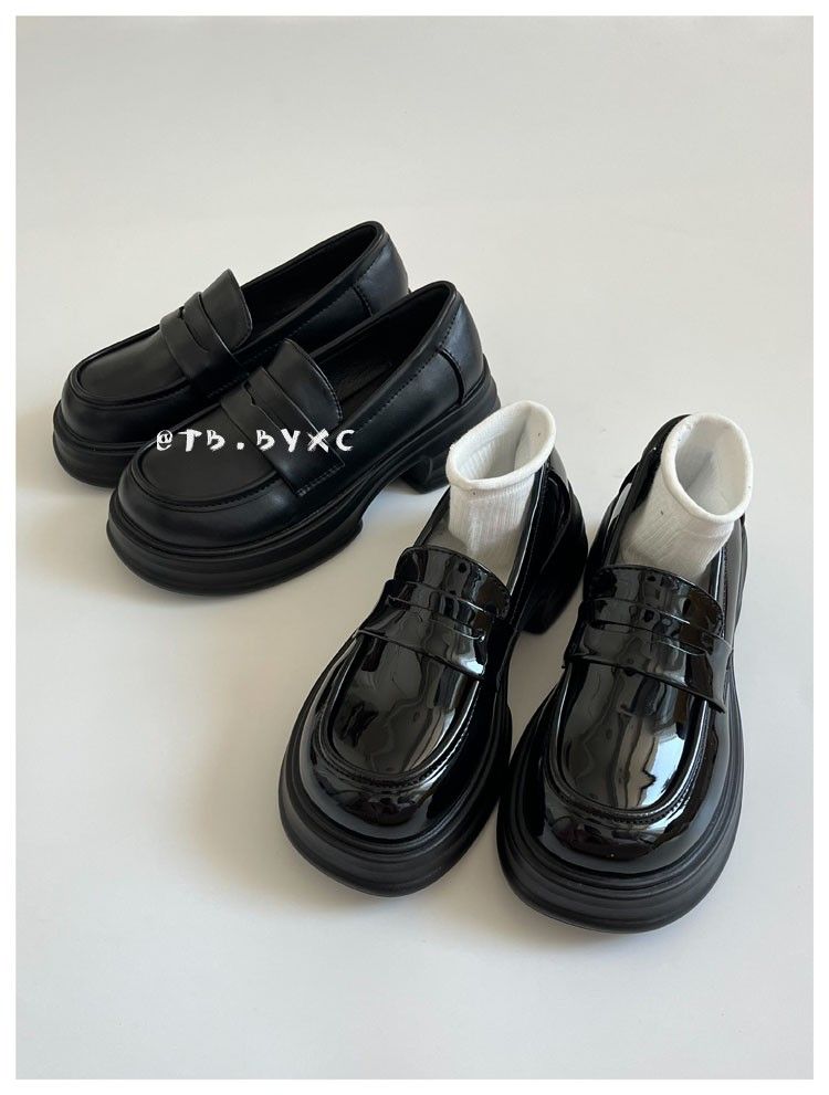 Schwarze Loafer mit dicker Sohle und runder Zehenpartie im Vintage-Stil für formelle Anlässe_voghion.com