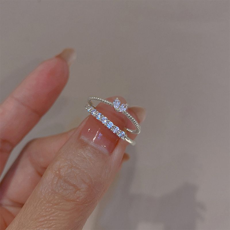 2025 Nuovi arrivi 2 pezzi anelli a forma di cuore in cristallo delicato ed elegante per donne e ragazze color oro, set di anelli per dita delicati e impilabili_voghion.com