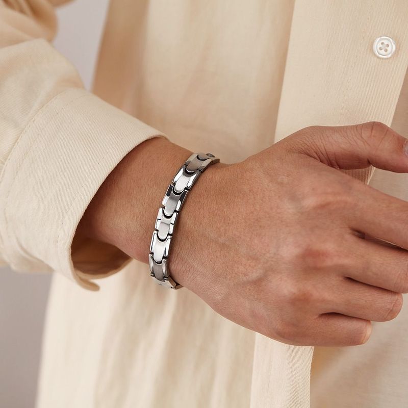 Nuovo bracciale in acciaio inossidabile con design versatile e unico di nicchia per uomo, gioielli in titanio INS Fashion_voghion.com
