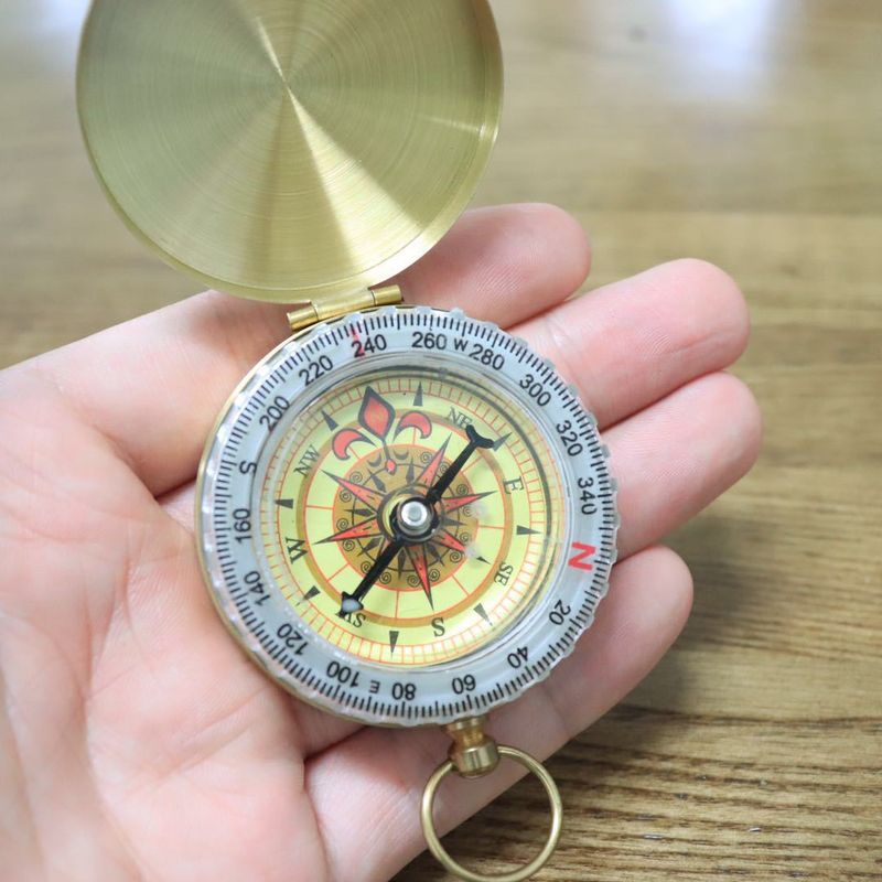Reloj de bolsillo G50 de cobre puro con tapa abatible, brújula luminosa multifuncional para senderismo al aire libre._voghion.com