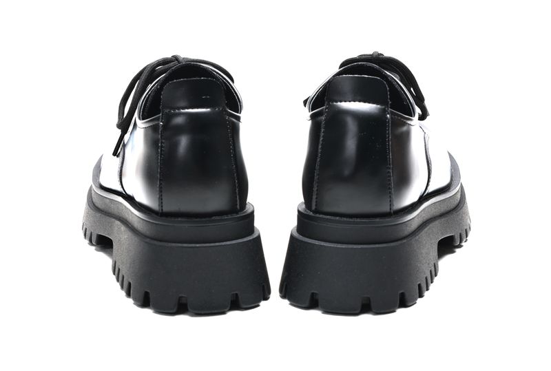 Unsere schwarzen Business-Lederschuhe mit dicker Sohle und großem rundem Kopf erhöhen die Körpergröße_voghion.com