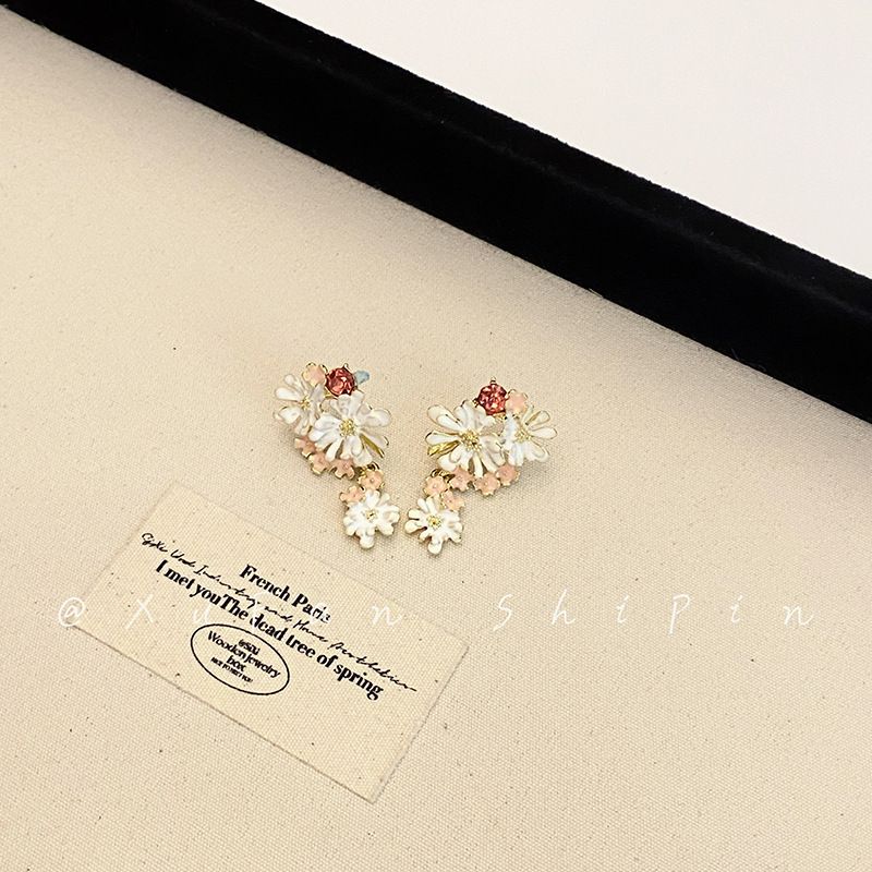 French Sweet Colorful Cluster Daisy Earrings Niche Design Artistic Style Girly Heart Versatile Ear Accessories_voghion.com