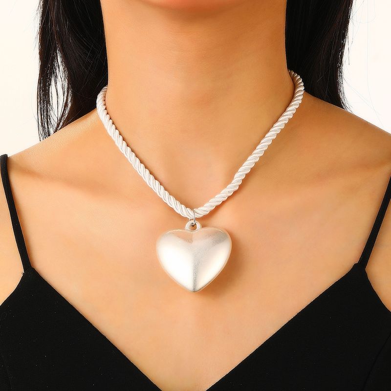 Collana con perline rotonde esagerate in stile punk europeo e americano, collana personalizzata a forma di amore rimovibile con nicchia temperamento_voghion.com