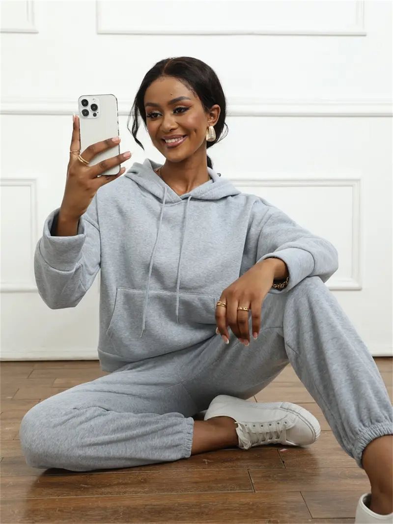 Conjunto esportivo de duas peças com capuz e calça casual de cor sólida para outono/inverno 2024 feminino_voghion.com