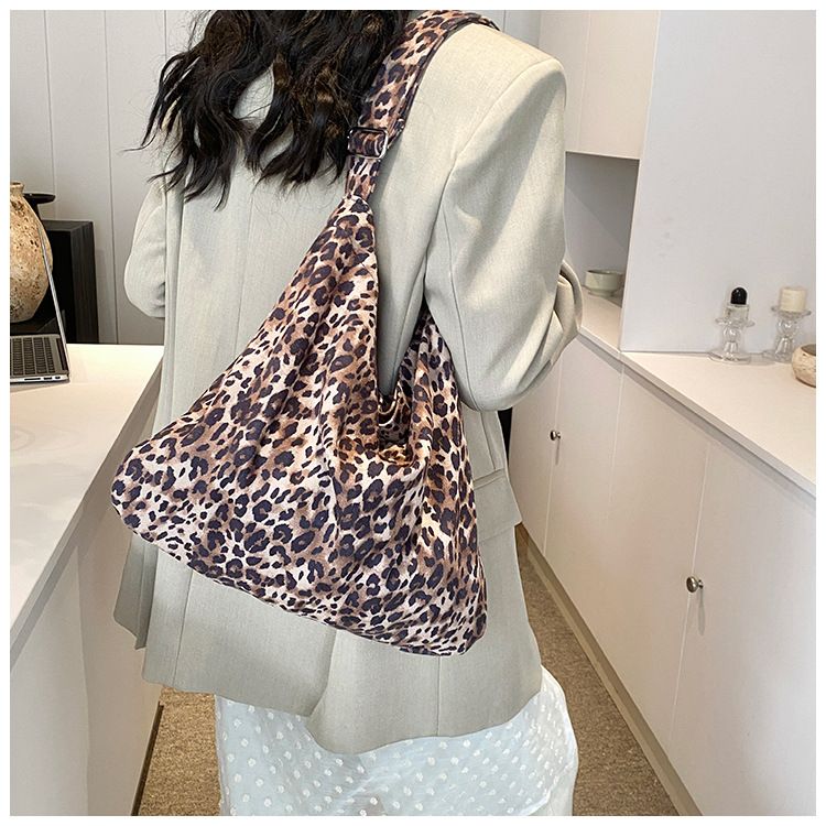 Borsa a tracolla da pendolare con stampa leopardata in velluto estivo e semplice stampa zebrata_voghion.com