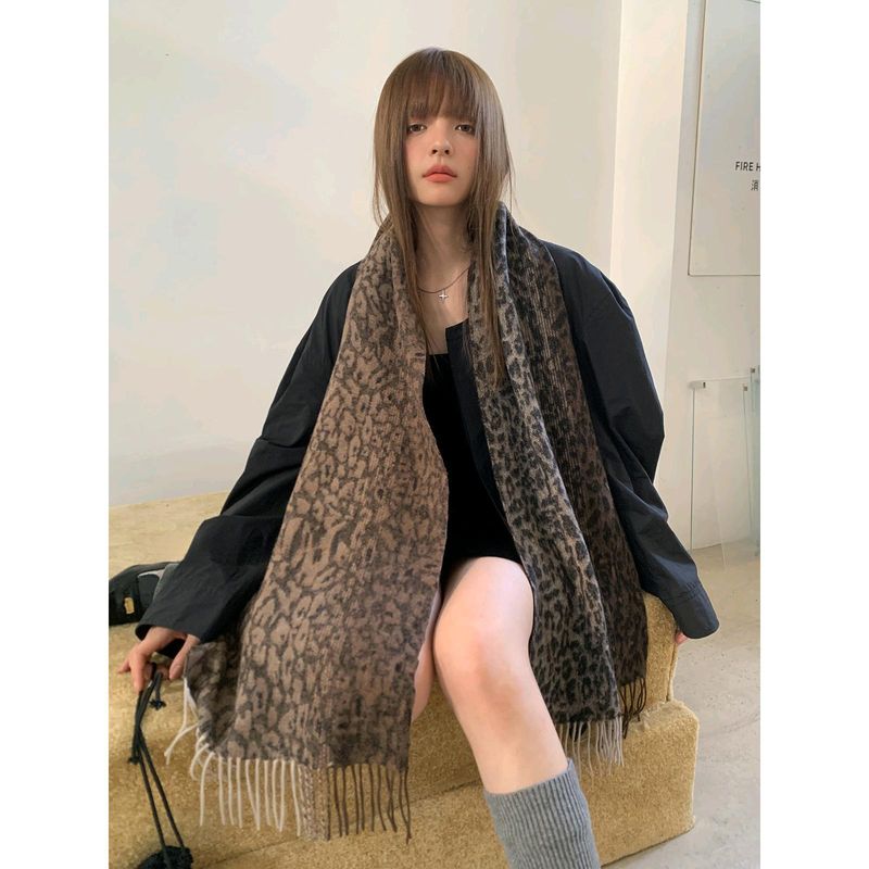 100% Pure Wool Grade Leopard Ladies Scarf Winter Tassel Thickened Warm Shawl Warm Neck 2025 New_voghion.com