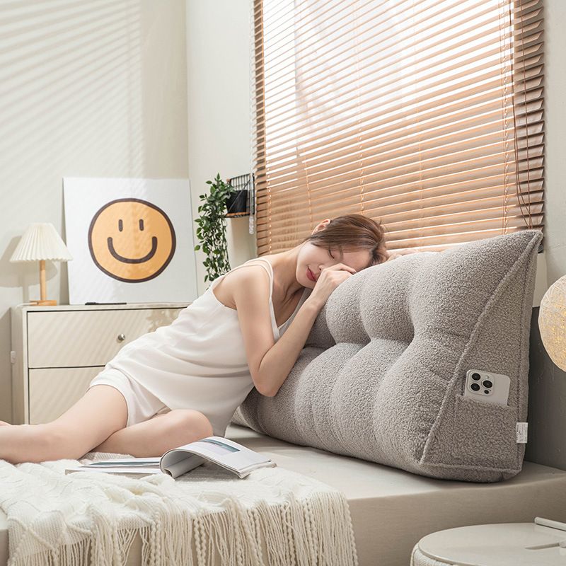 Cuscino da comodino Winter Essential Teddy Velvet Triangle_voghion.com