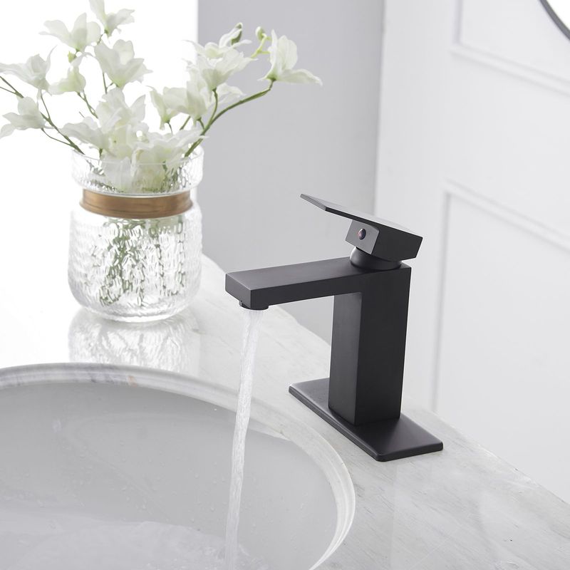 Single Handle Single Hole Low-Arc Bathroom Faucet With Supply Line_voghion.com