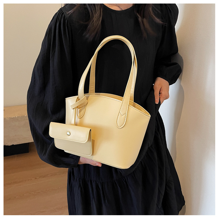 Autumn New Alphabet Bag Wholesale Large Capacity Casual Commuter Portable Bucket Fashion Versatile Underarm_voghion.com