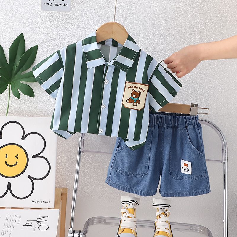 Ensemble deux pièces chemise verticale à manches courtes et short en denim fin pour bébé garçon, nouvelle collection été 2024_voghion.com