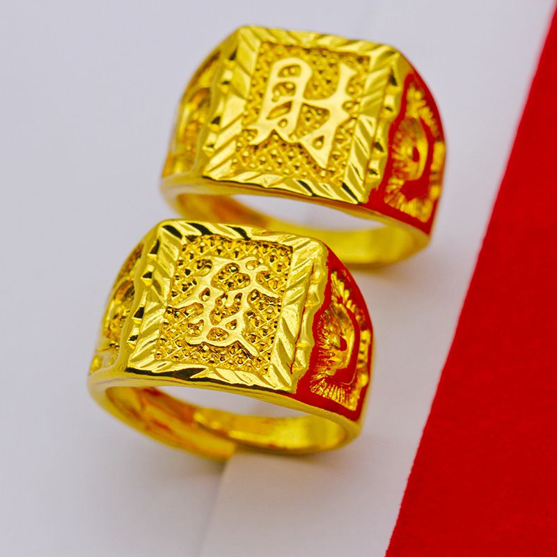 Nuovo placcato in oro per uomo, simulato carattere dominante e prospero, e un anello quadrato con un'apertura che ricorda quella maschile_voghion.com
