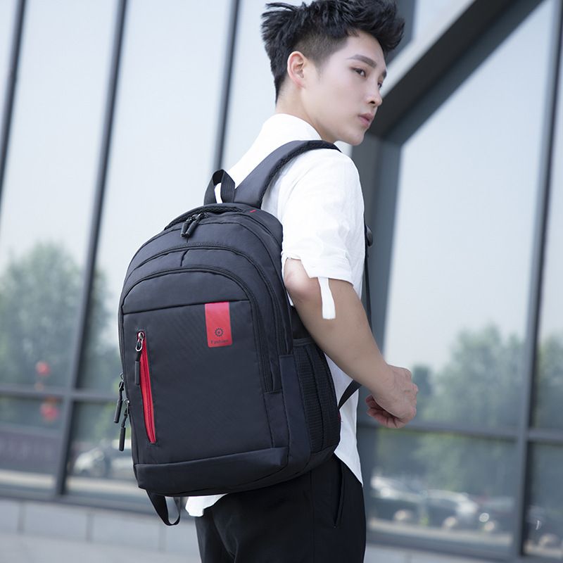 Einfarbiger, lässiger Rucksack für den Alltag oder den Urlaub_voghion.com