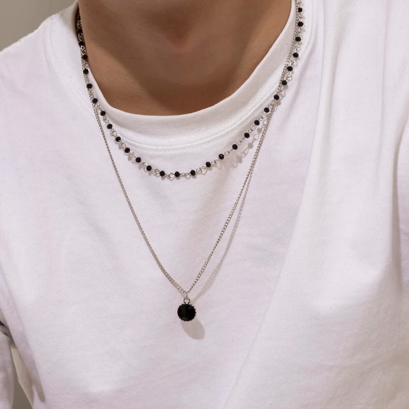 2025 Nouveautés Chaîne de petites perles superposées avec pendentif en forme de pièce noire Collier ras du cou séparable tendance pour hommes Accessoires de bijoux de mode 2024_voghion.com
