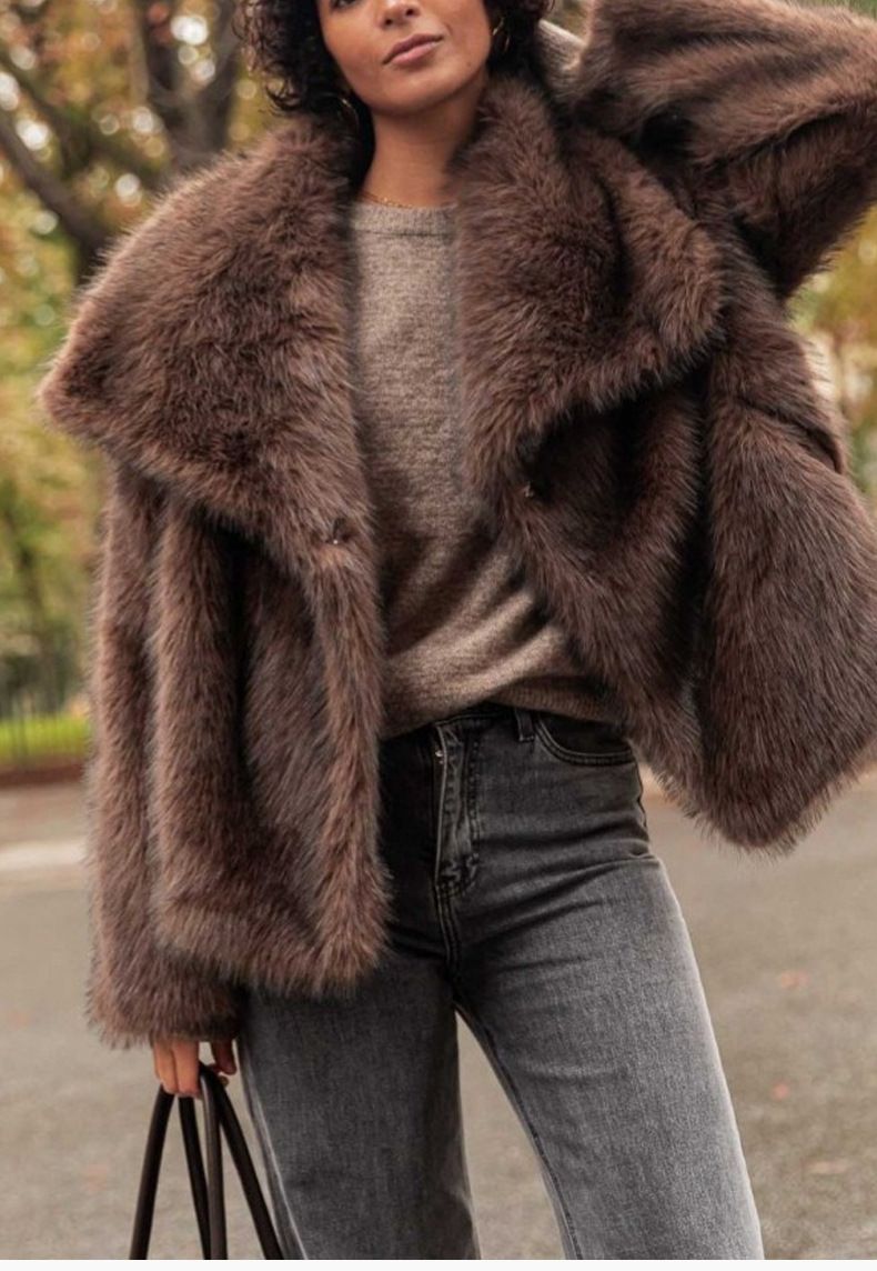 Casaco de pele sintética de luxo – Casaco de pelúcia elegante com lapela para mulheres | Declaração de moda de inverno e outono_voghion.com