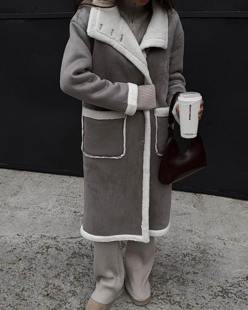 Cappotto in pelliccia integrato con risvolto da donna autunno e inverno con tasca applicata in colore grigio e bianco_voghion.com