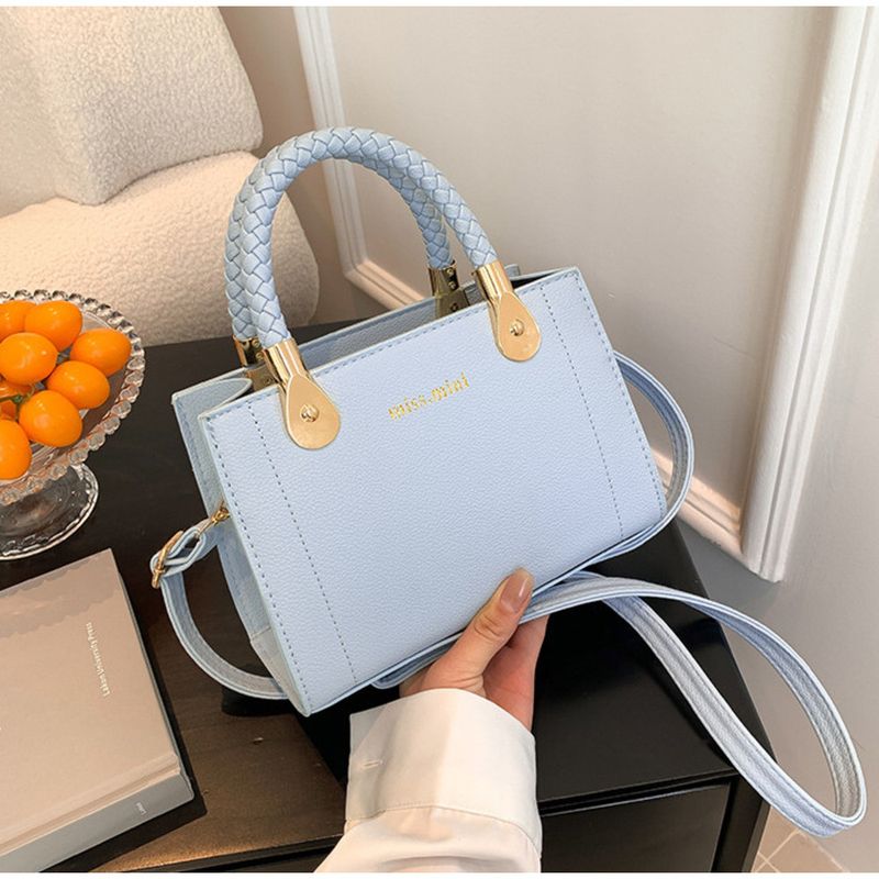 2024 Sommer Neue Mode Weben Handtasche Einzelne Schulter Crossbody Kleine Quadratische Damentasche Mischreihe_voghion.com