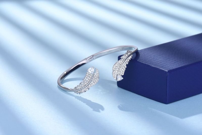 Mit Kristallelementen Federarmband für Frauen Volldiamant Licht Luxus Offenes Armband High-End-Feeling_voghion.com