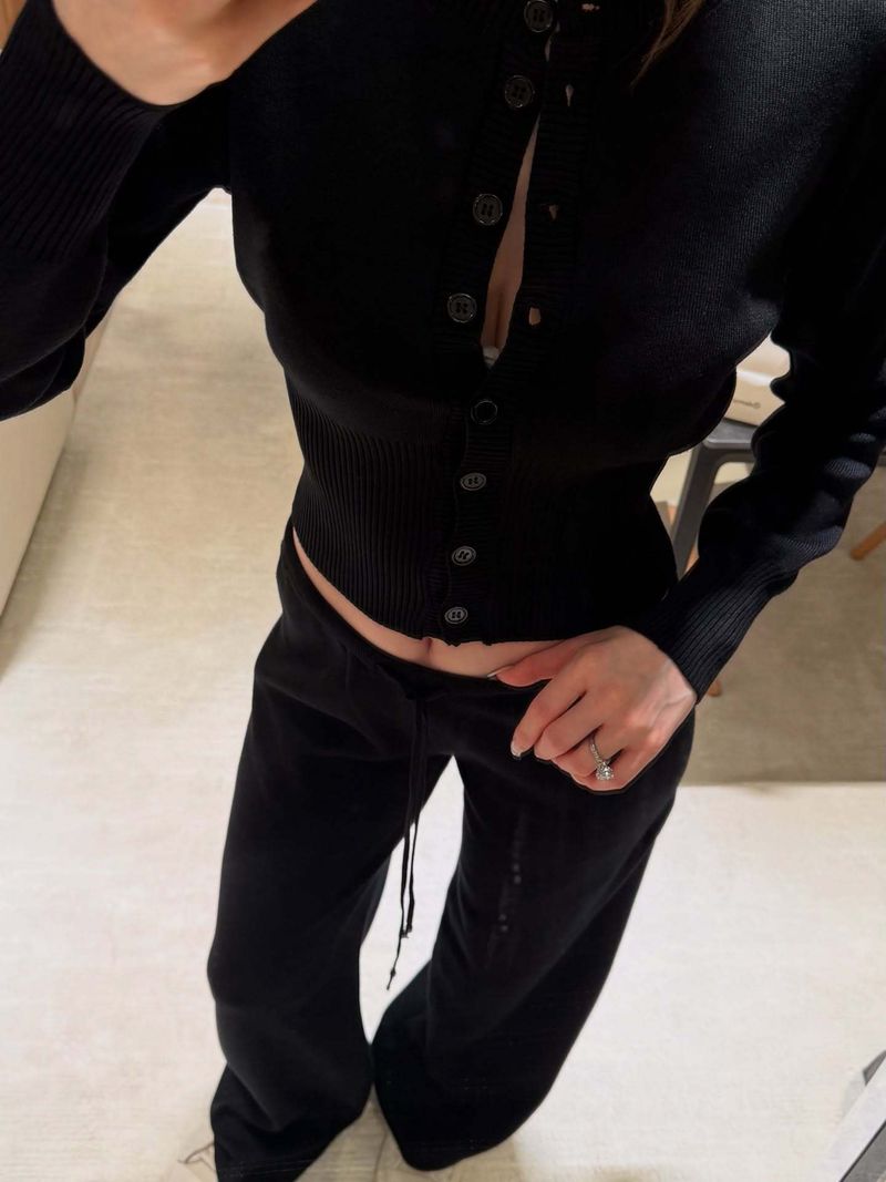 Completo da donna in maglia tinta unita con pantaloni: morbido, aderente e versatile per l'autunno/inverno_voghion.com