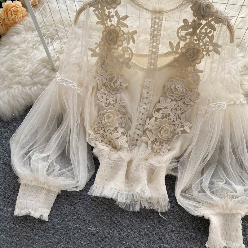 Women's three-dimensional flower collage see-through mesh lantern sleeve slim short top lace base blouse_voghion.com
