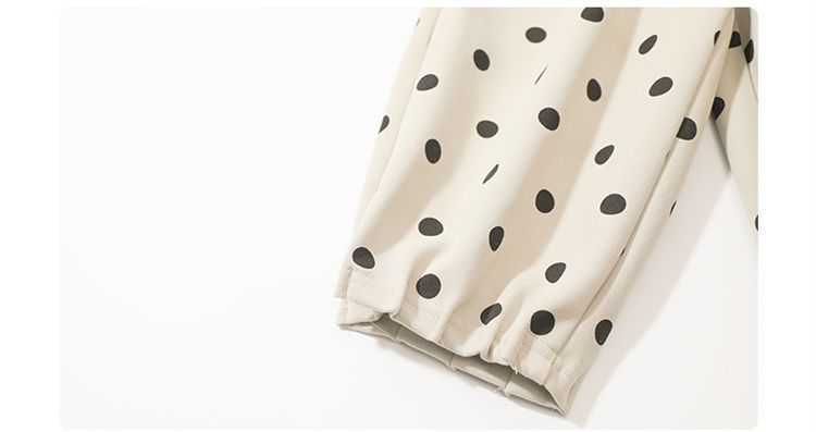 Mädchen Herbstanzug 2025 – Neue koreanische Version für Kinder im ausländischen Stil – Modisches zweiteiliges Set aus schwarzem Pullover und gepunkteter Hose_voghion.com