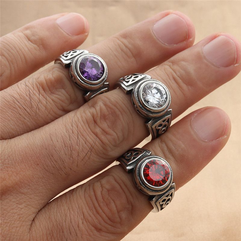 Anello da uomo alla moda in acciaio inossidabile con bordo punk, intarsiato di diamanti in titanio multicolore, dritto_voghion.com