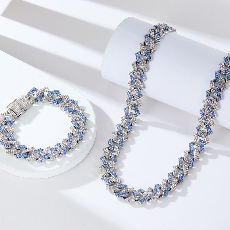 Stilvolles Quarzuhr-Set mit Diamantakzenten und passender Armband-Halsketten-Kombination – perfektes Geschenk für Männer und Frauen_voghion.com